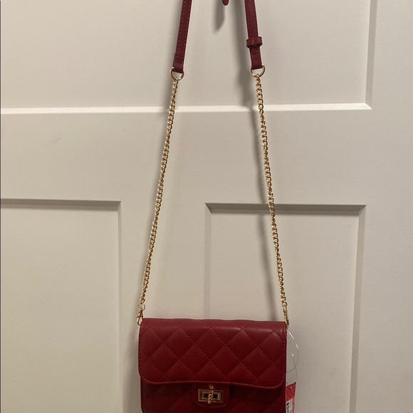 NWT Quilted Red Chain Shoulder Bag - Picture 3 of 9